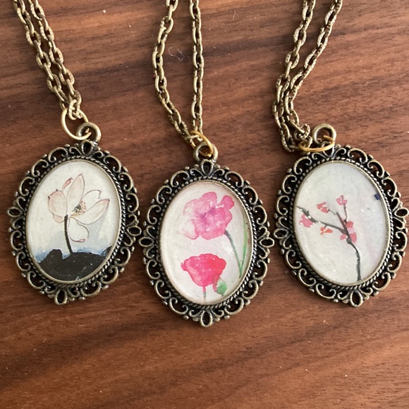 Flower necklace - Picture 2 of 2